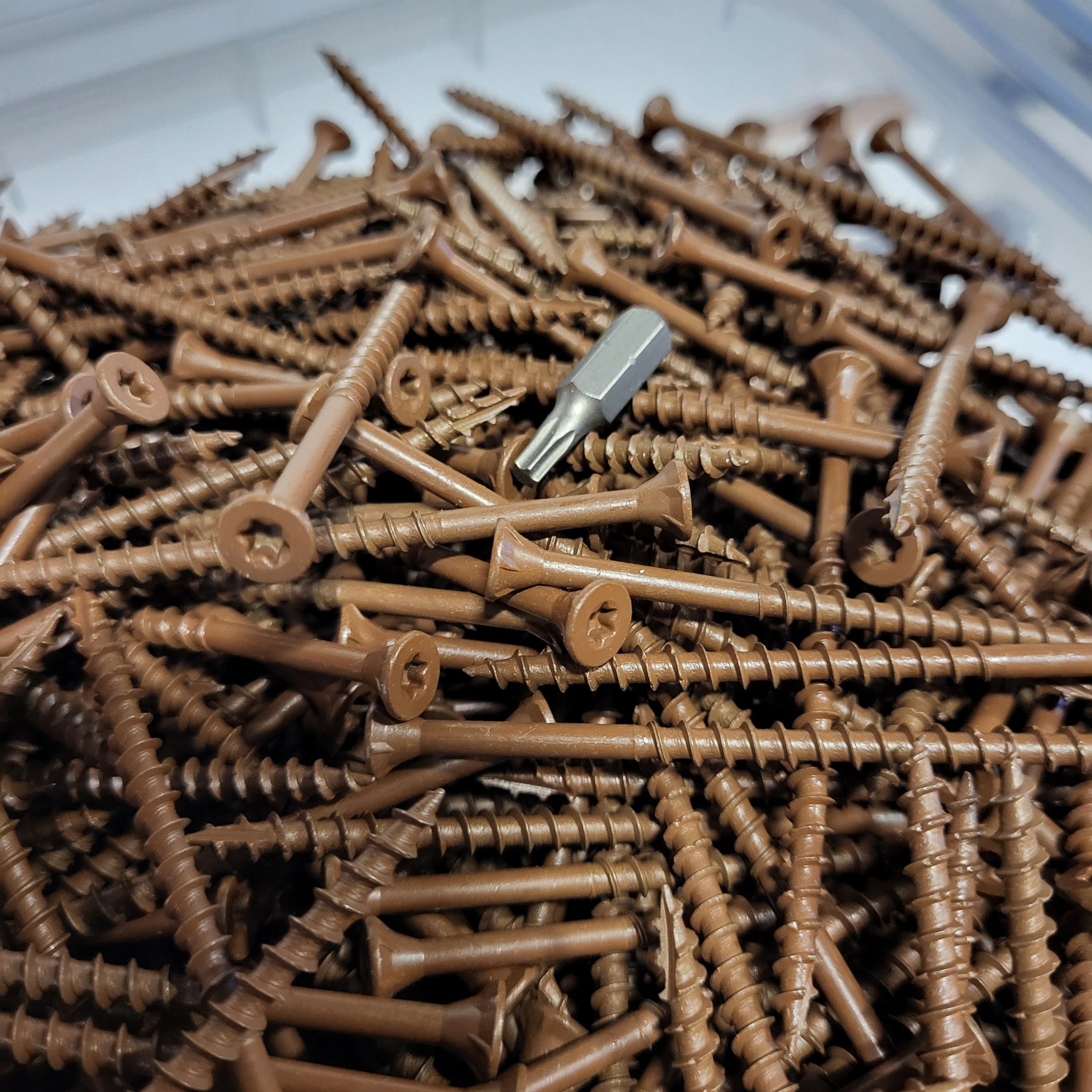 #8 x 2.5 Deck Screws, Torx Drive, Serrated Thread, Ribbed Bugle Head, Ceramic Coated Brown Finish, Self-Drilling, 500 pcs for Outdoor Projects and Treated Lumber - TDS825.05 - Image 3