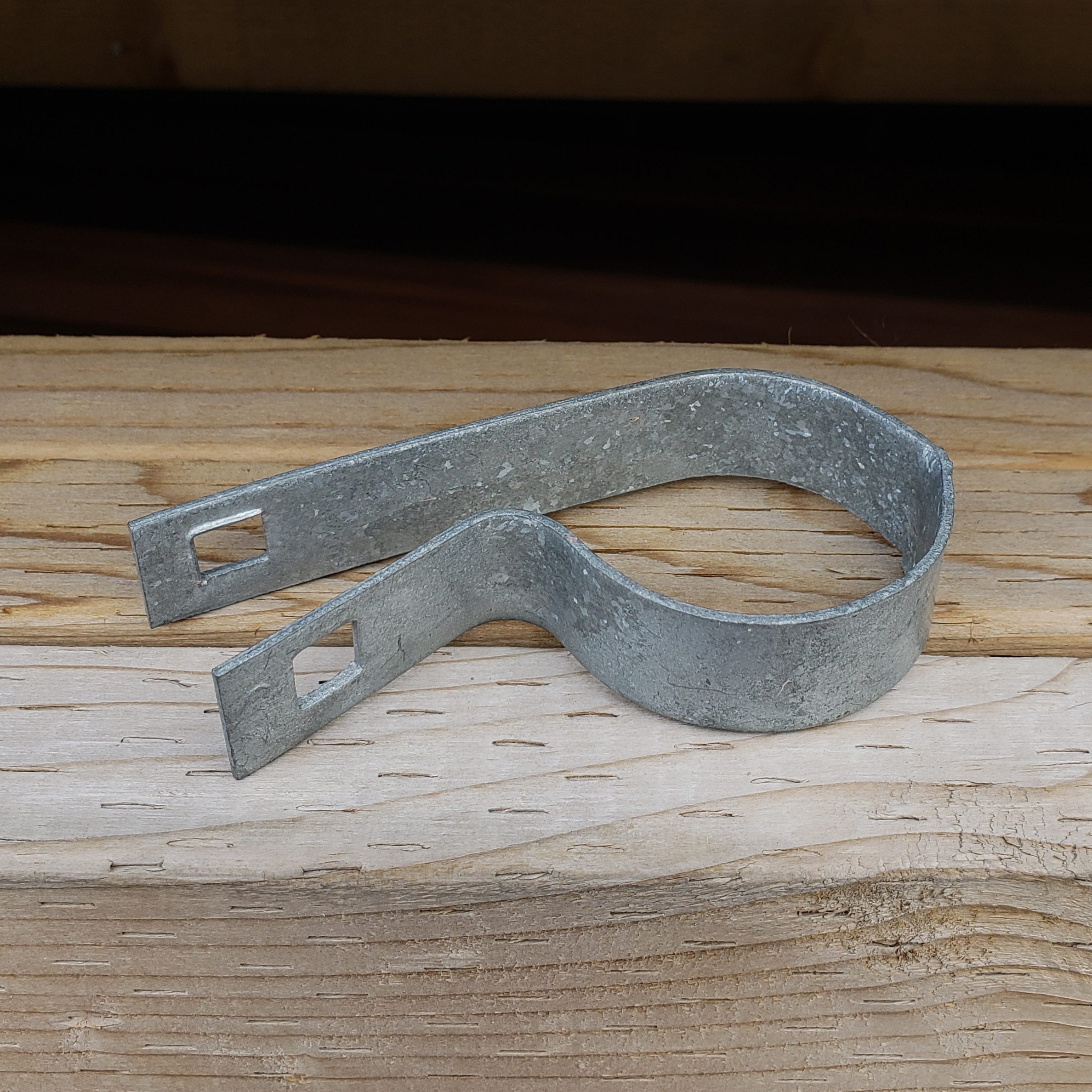 1 7/8″ Galvanized Steel Chain Link Fence Tension Band - Image 4